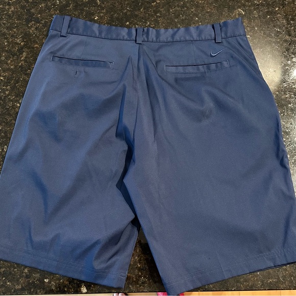 Nike Dri Fit Golf Shorts - Picture 2 of 3